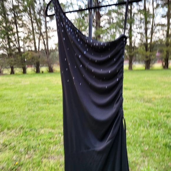 PROM SEASON, WEDDING SEASON & SPRING FORMAL SEASON! Black 1 shoulder long dress - Picture 7 of 8